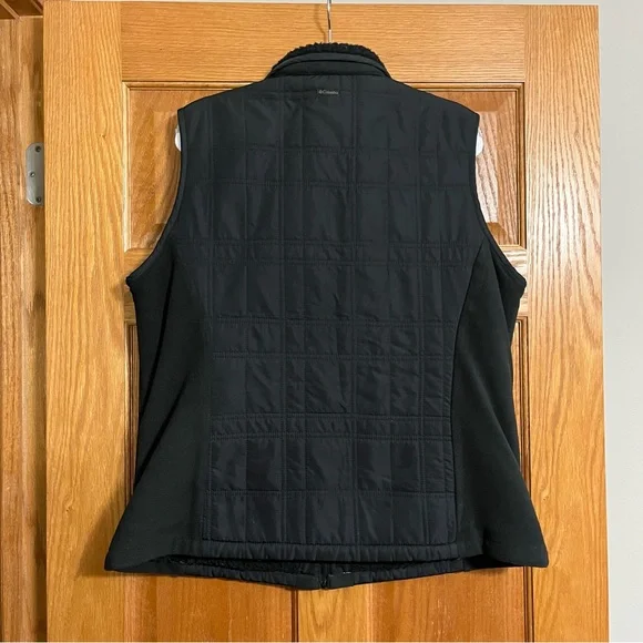 Columbia Women’s Black Sherpa Lined Full Zip Quilted Vest Front Zip pockets Sz L - Picture 2 of 9